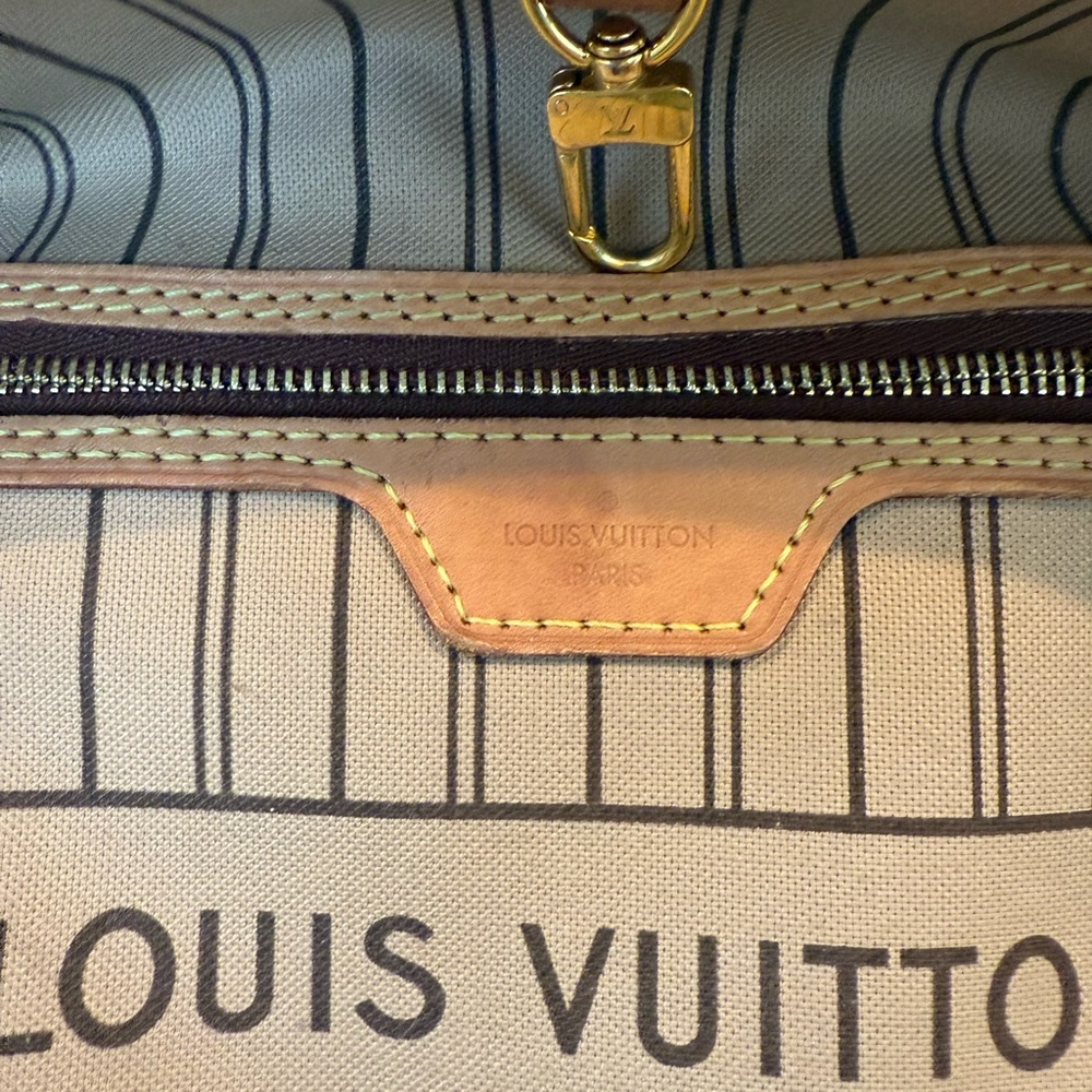 Louis Vuitton Neverfull MM Handbag - Picture 13 of 13